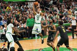 九游官方网站荷甲冲刺阶段走向成谜，达拉斯独行侠手感冰凉，引发热议，年轻球员得到机会的简单介绍