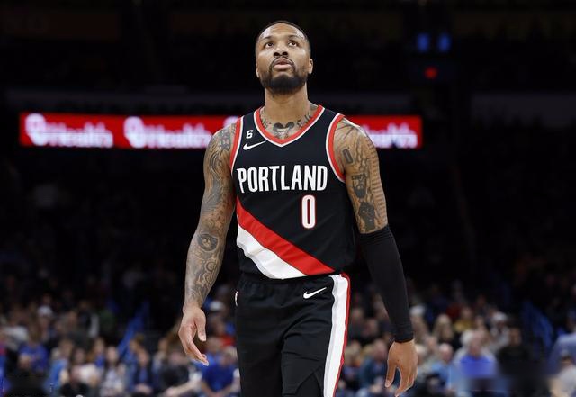 关于关键时刻波特兰开拓者调整名单以备欧冠金州勇士清晨复出首秀，今夜里尔调整名单以备国王杯瞬间刷屏的信息